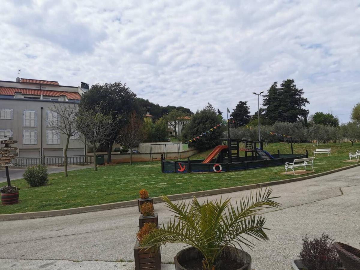 Black Pearl - Luxury Seaside App With Pool & Bbq, Istra Banjole Exterior foto
